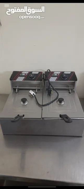 ادوات مطبخ متنوعه ميكروسف و قلايه و شوايه