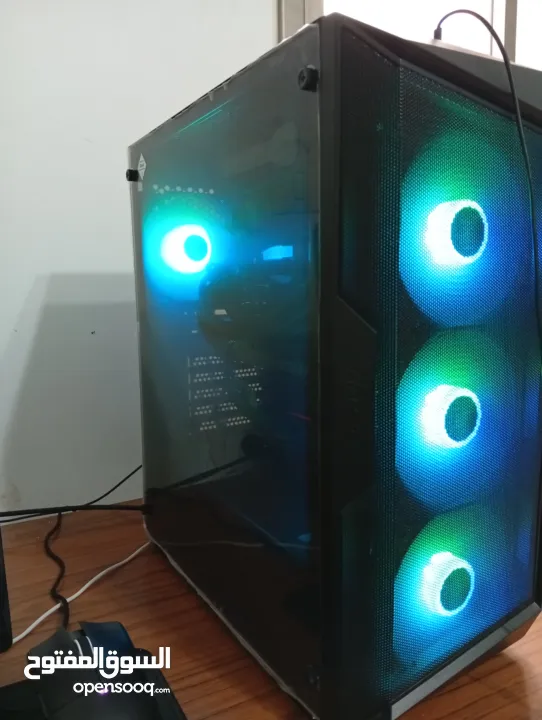 كمبيوتر جيمنغ وحش بلآداء مع تبريد مائي مغلق مستعمل لمدة خفيفة شبه جديد