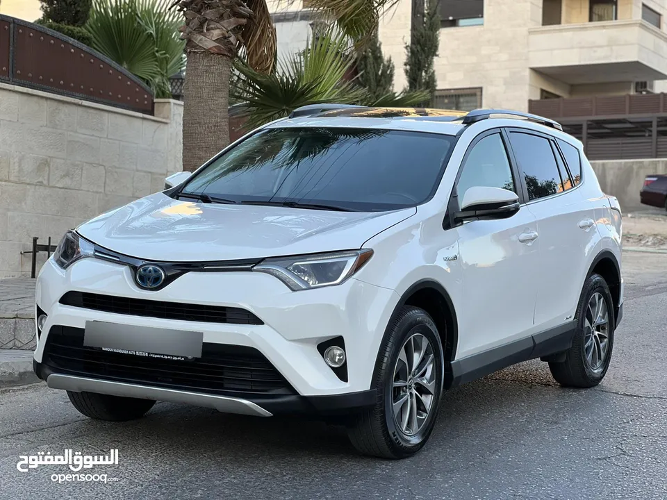 راف فور XLE موديل 2017 فحص كامل 7 جيد فُل اوبشن مع فتحة 4X4 بحالة الوكالة مميز للبيع