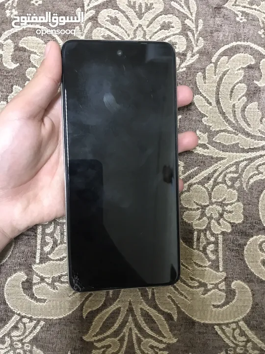 تلفون infinix hot 40i بحالة جيدا مع كرتونة وشاحن الاصلي +كفر