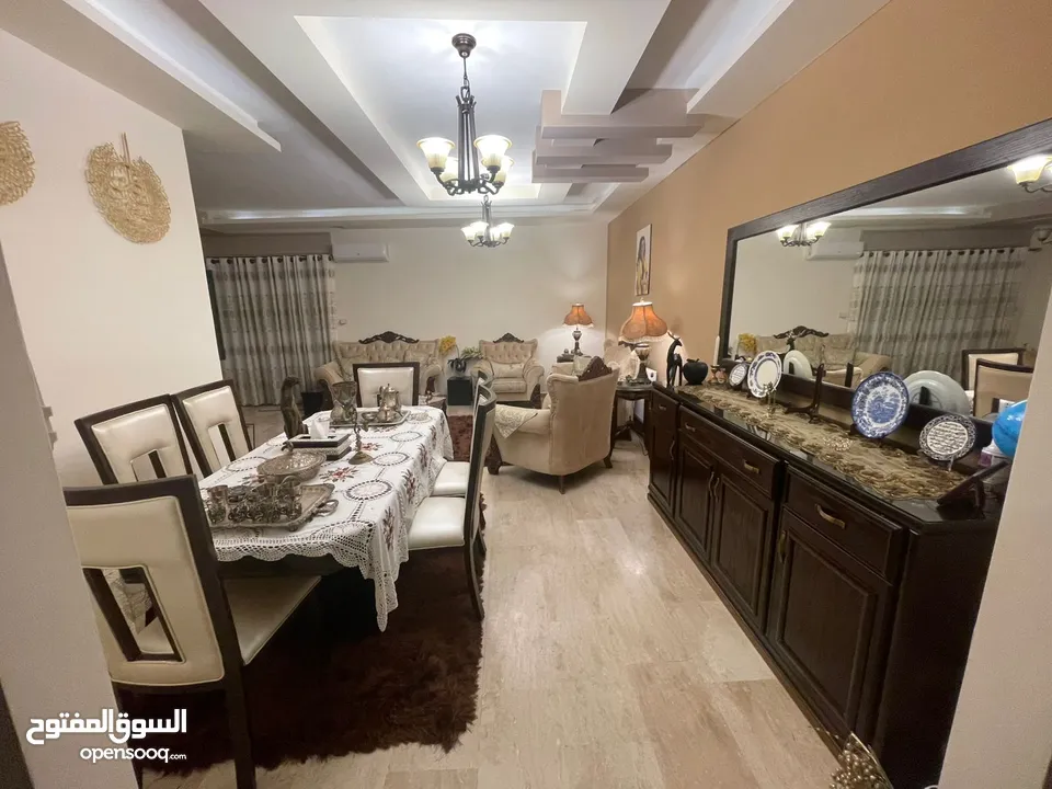غرفة سفره تفصيل  استعمال خفيف شبه جديده