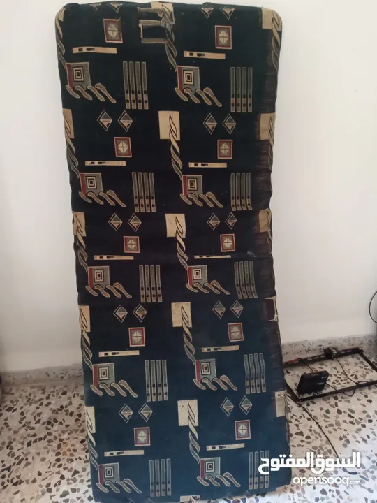 فرشات اسفنج مع وجه فرشه عدد4 بحاله جيده  مستعملات للبيع والسعر 30 دينار نهائي