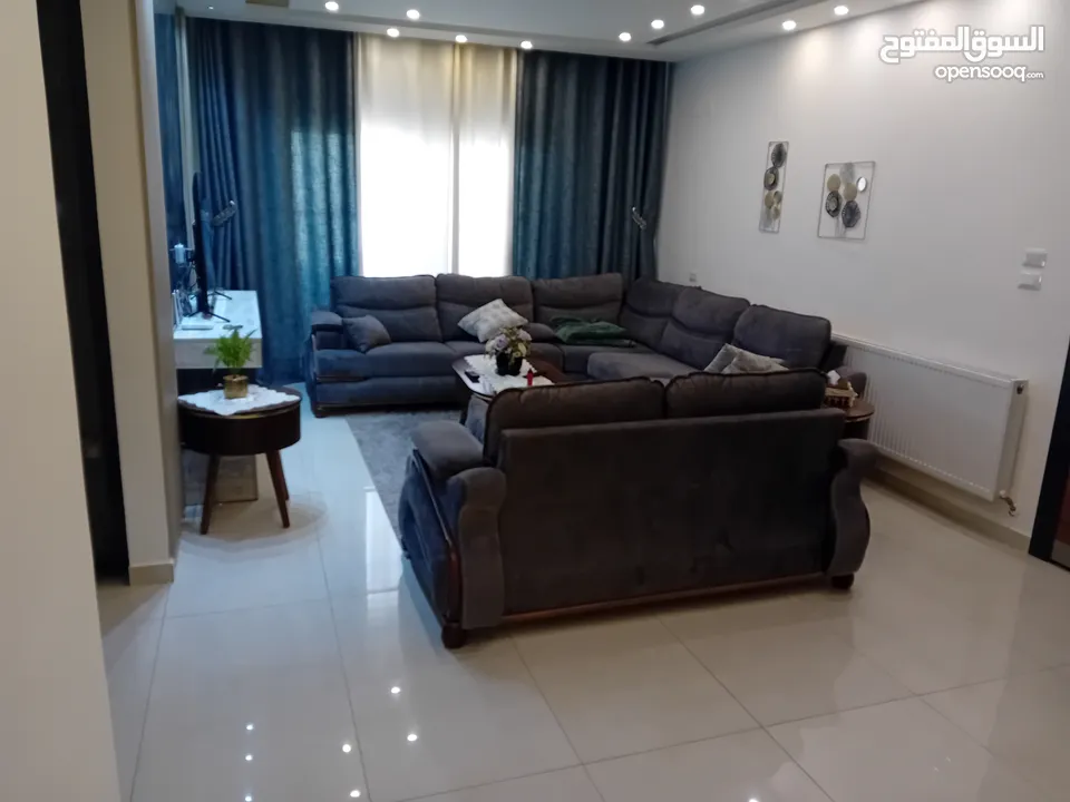 شقة طابق ثالث مع روف 189 متر