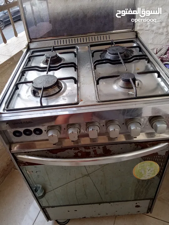 فرن غاز للبيع بحاجه لتنظيف الفالات والتلميع ..  الغاز من الكرتونه وبستعمل فيه ما تصلح ولا مره ..