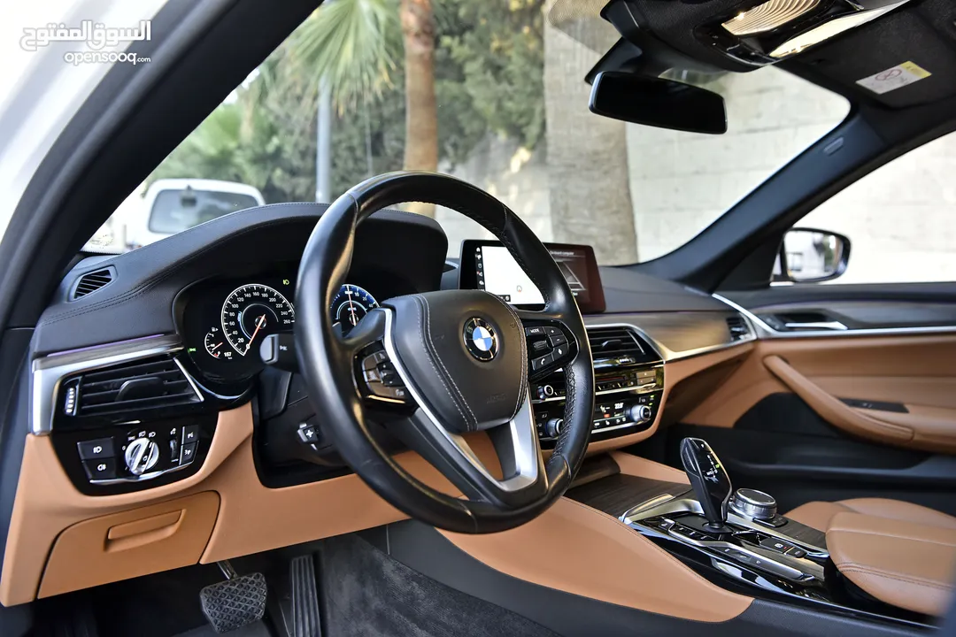 بي ام دبليو الفئة الخامسة بلج ان هايبرد 2019 BMW 530e Plug In Hybrid