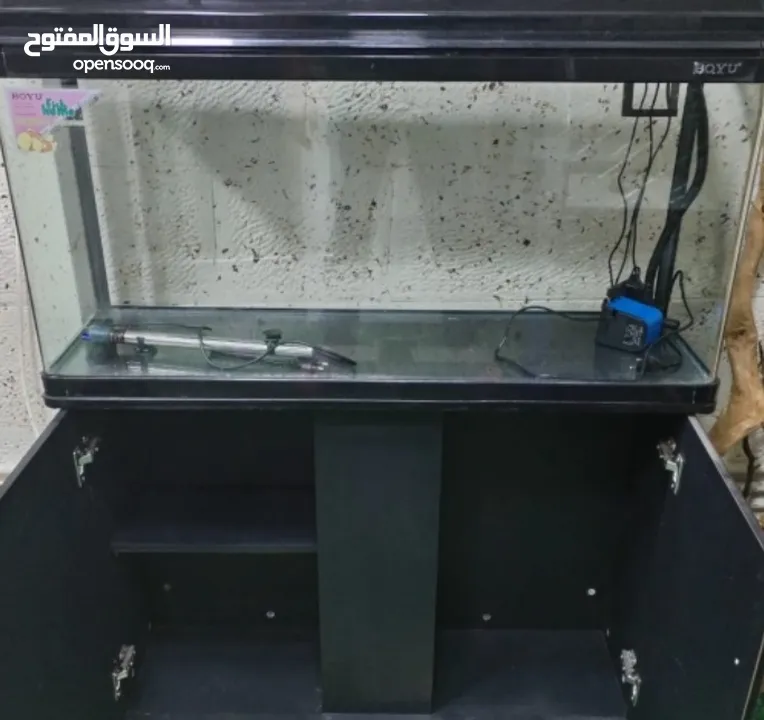 حوض سمك اجنبي مع طاوله ماركه BOYU قياس عرض متر العمق 30 سم ارتفاع 45 سم