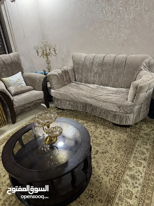طقم كنب 7 مقاعد مع طرابيزات