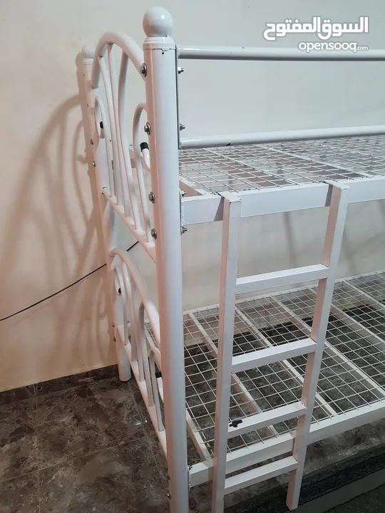 سرير حديد طابقين بحالة الوكالة