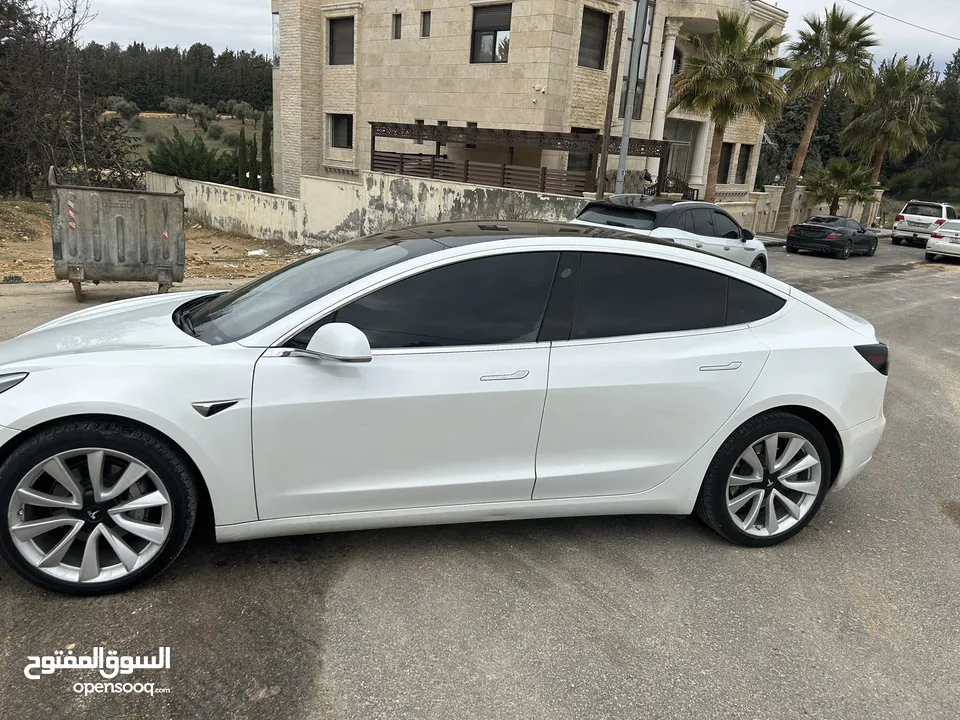 Tesla model 3 dual motor 2020 for  تيسلا موديل 3 لونغ رينج بحالة ممتازة جداً sale