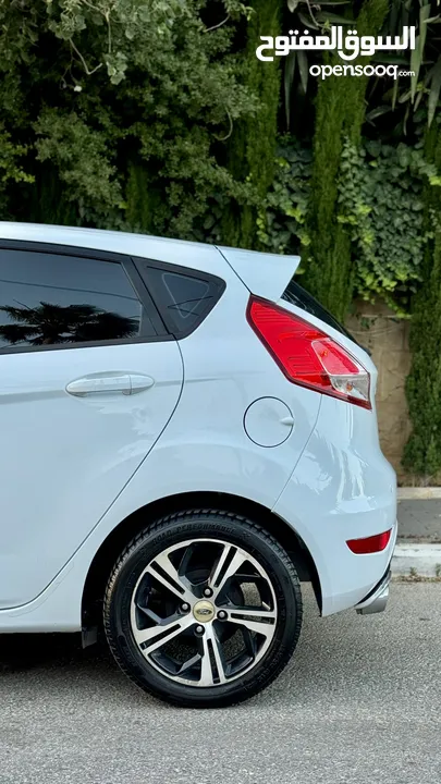 ‏Ford Fiesta 2017 ، اوتوماتيكك ،  مطور 1600 ،، فحص ممتاز تخلو من الحوادث او الضربات اغلبها بوية شركة