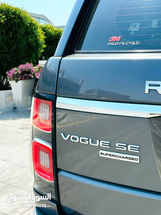 AED 3,440 P.M  RANGE ROVER VOGUE SE 5.0SC V8  GCC  LESS MILEAGE  LUXURY  CABIN