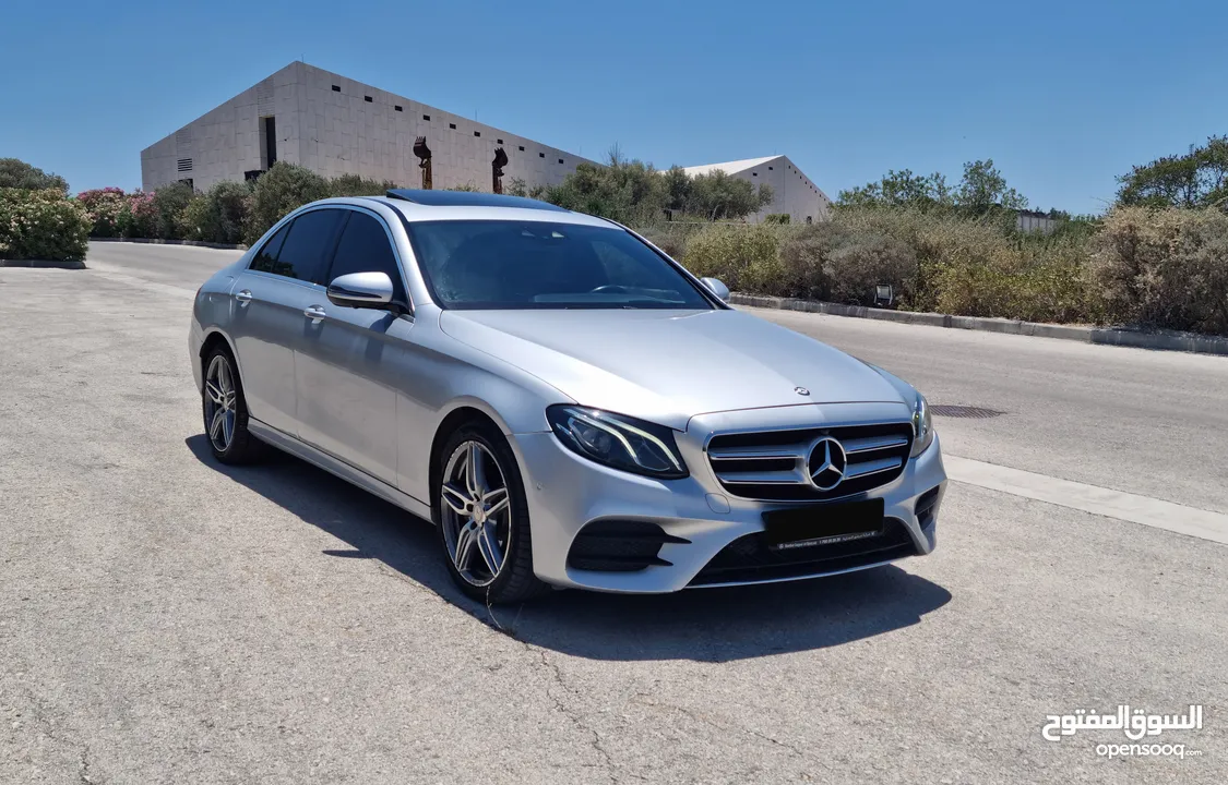 مرسيدس بنز E200 - AMG فل أوبشن مسكر - دهان الشركة المنتجة - سيارة بحالة الوكالة