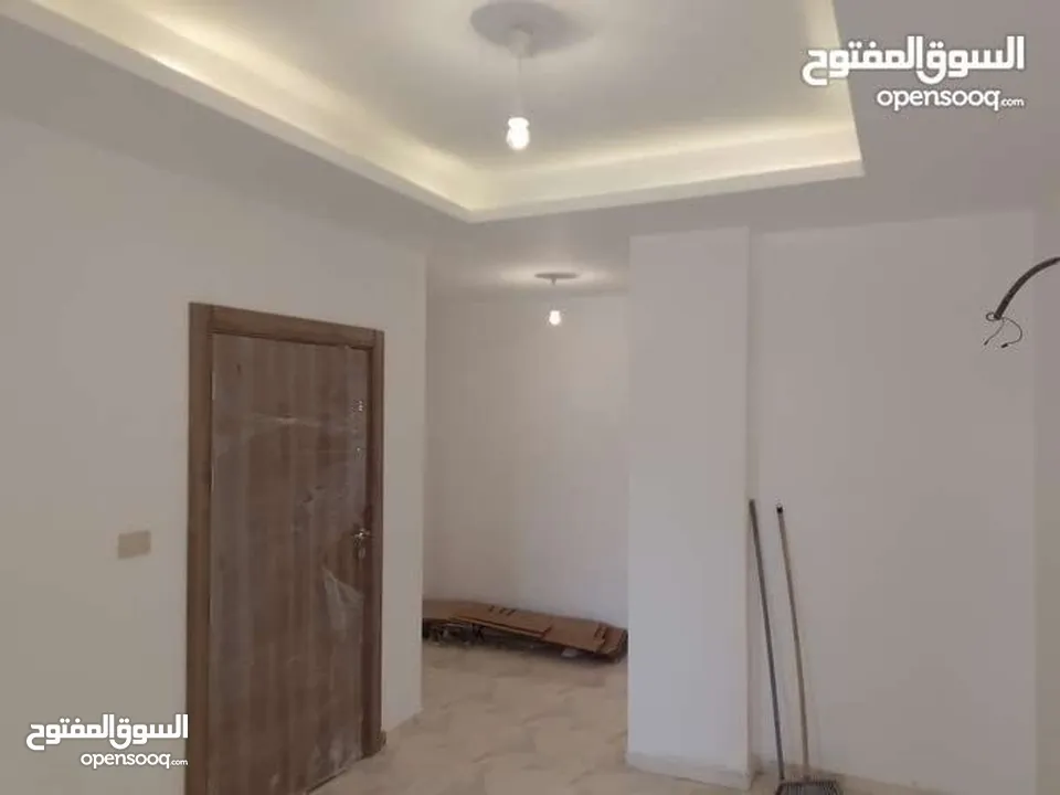 شقة طابقية للبيع في ابو نصير