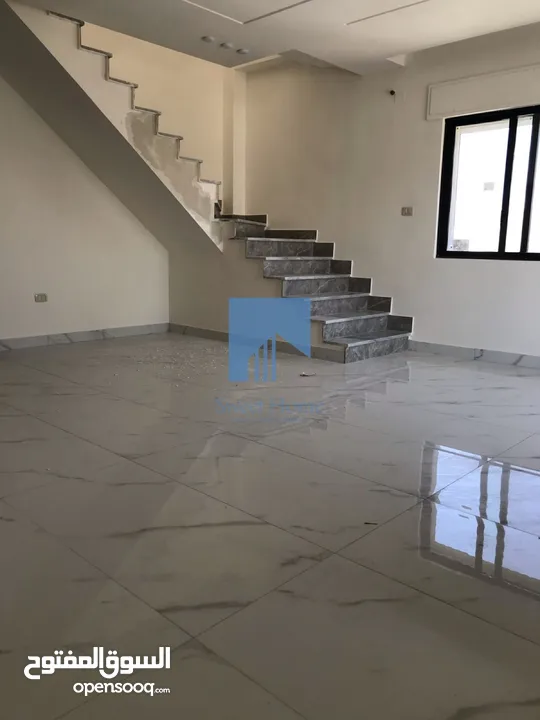شقة فاخرة للبيع في الجندويل طابق ثالث مع روف دوبلكس 131م تشطيب سوبر ديلوكس لم تسكن