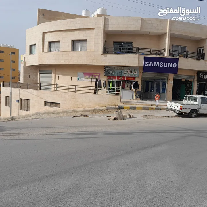 مجمع للبيع مادبا حنينا شارع السلطه بجانب سوبرماكت ابو حبيب الركيبات