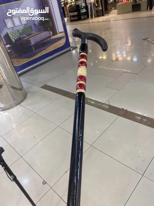 عكازة خشب متعددة الاشكال