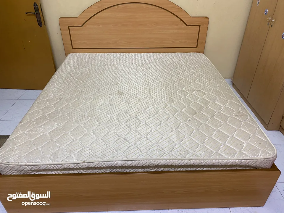 مرتبة مستعملة للبيع .. ( king size ) Just used Mattress 190x180 التواجد في ( البداية )