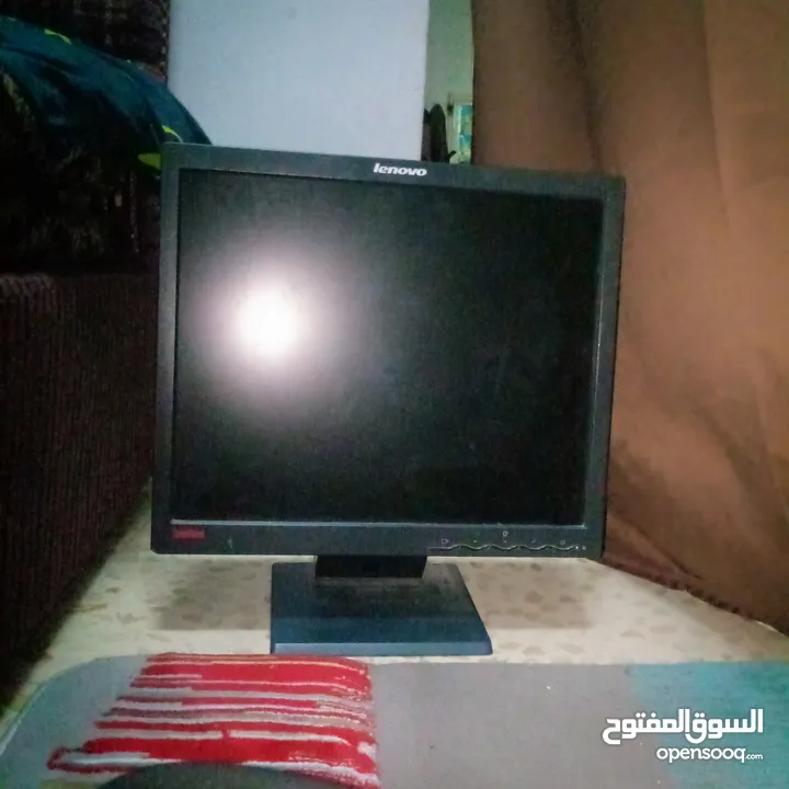 شاشه   Lenovo thinkvisio لا تاخذ مساحه كبيره من المكتب