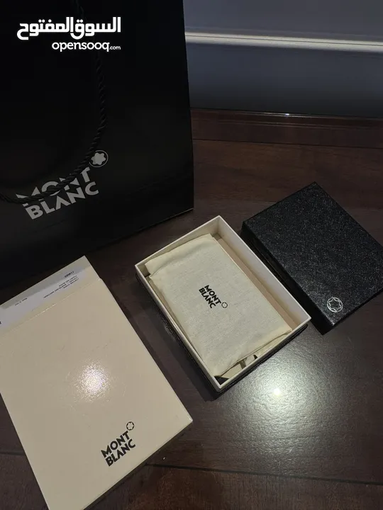 حاملة البطاقات من مون بلان (Mont Blanc) أصلية وجديدة - عملية وشبابية - very elegant