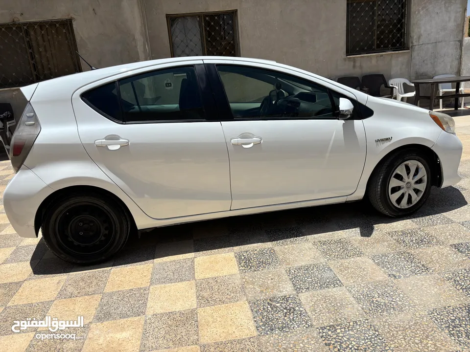 بريوس c 2012 للبيع