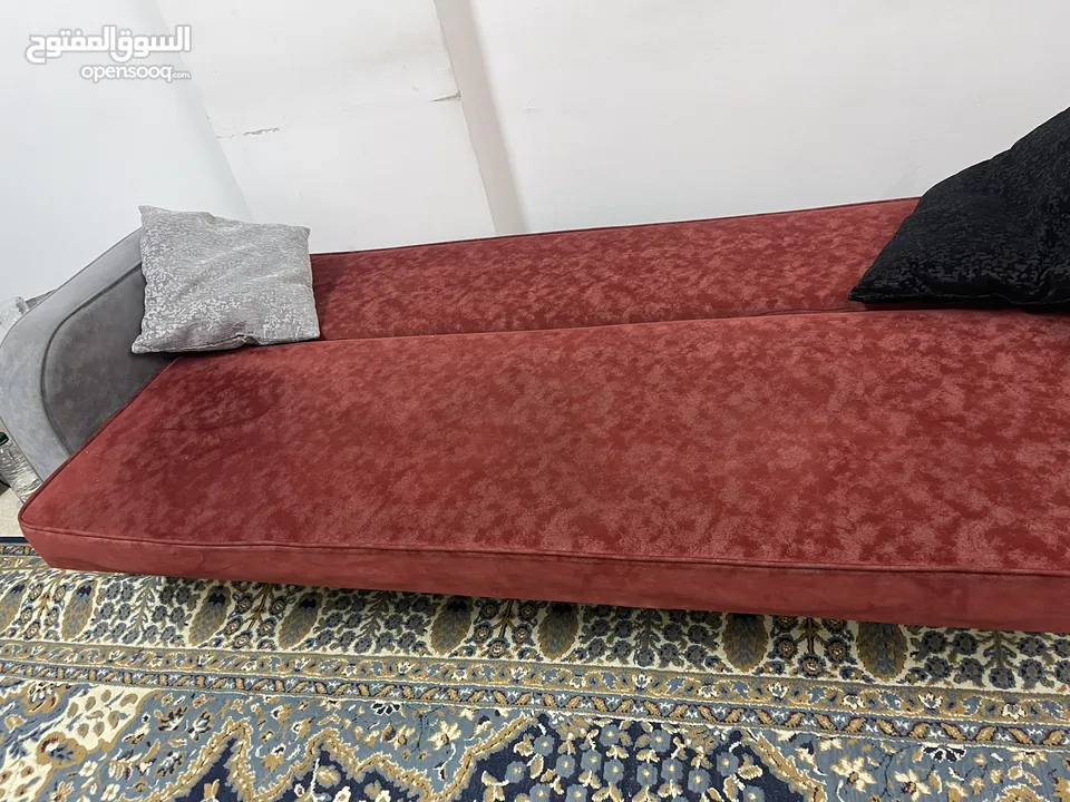 كنبايات عدد 3  مترين  بتصير تخت صندوق حديد تفصيل جدا ثقال