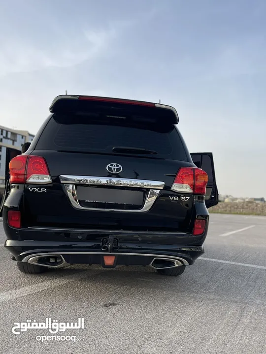 لاند كروزر 5.7 VXR  مميزة بنظافتها