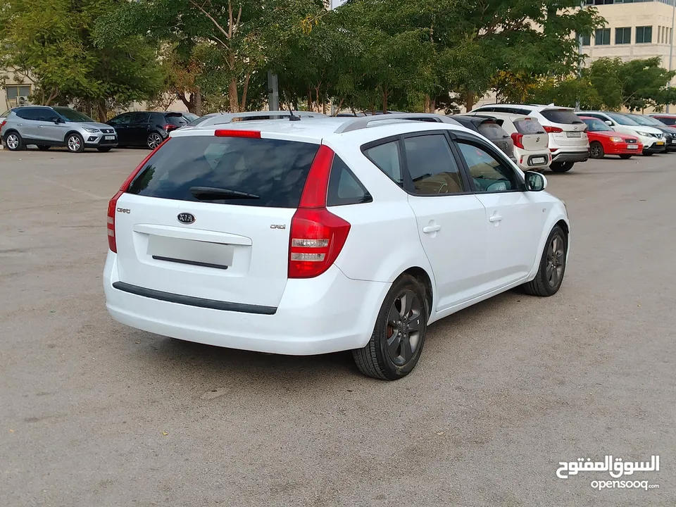 كيا سييد. ديزل سنة 2011 اوتوماتيك لقطه نخب