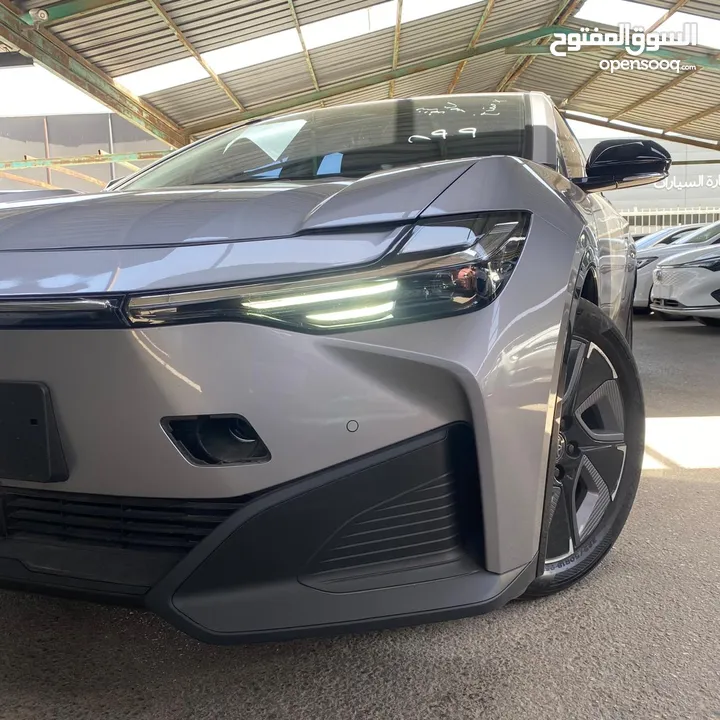 TOYOTA_bZ3_2023