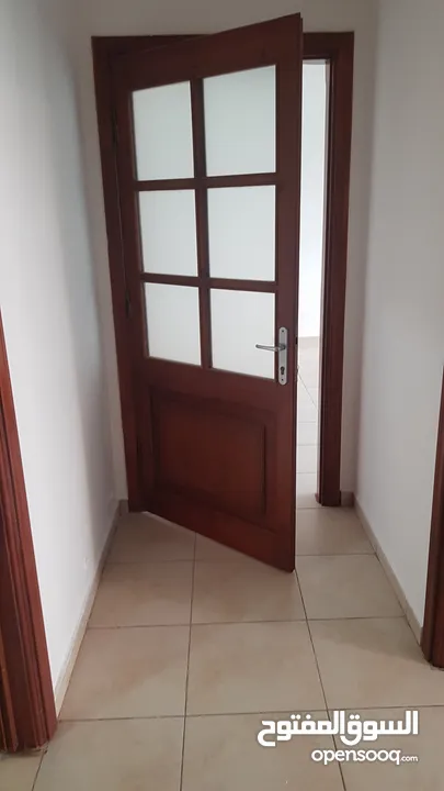 شقه في الشميساني للإيجار 170م طابق أول