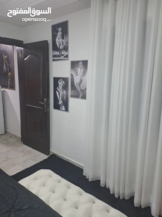 روف مفروش في عبدون مع ترس واسع