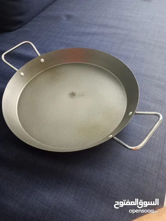 paella pan. expat leaving