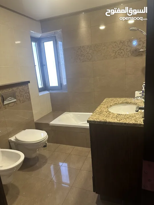فيلا للايجار السنوي في ضاحية الرشيد