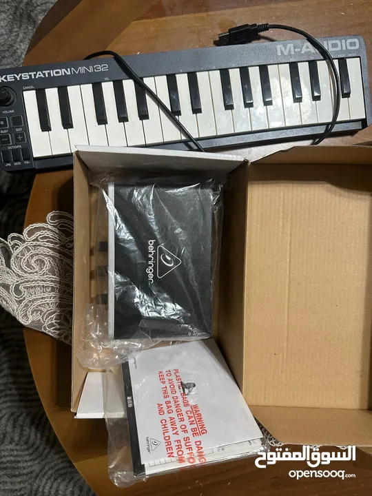 midi keyboard m audio keystationmini 32  32keys with connector  usb  شبه جديد ميدي كيبورد