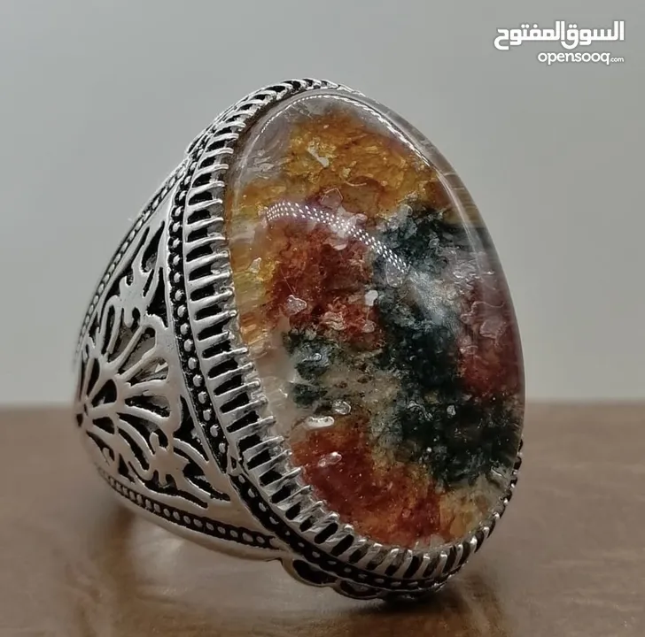 خاتم فضة من العيار الثقيل عيار 925 فعلي متوج بتحفة من الدر النهري التي لن تتكرر