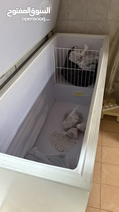 فريزر بحاله جيده جدا للبيع منطقة بوقوه الحجم كبير جدا