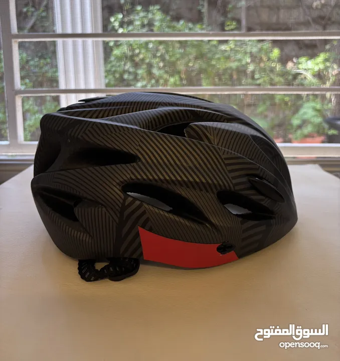 خوذات خفيفة للدراجات و التزلج Light helmets for bicycling and roller skating