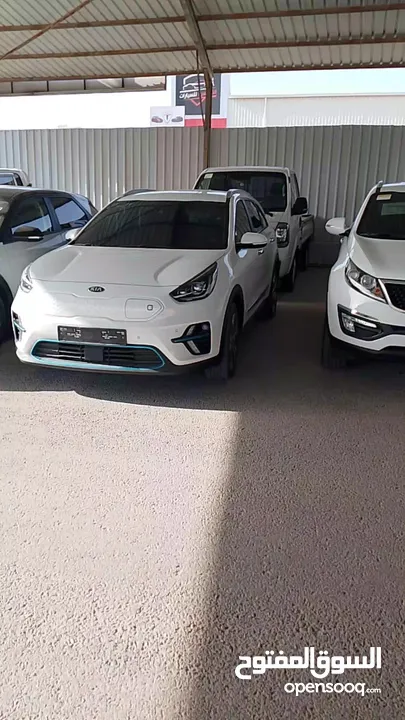 هيونداي ايونك 5 كهرباء موديل 23 لون اسمنتي فحص7جيد عداد شبه زيرو للبيع