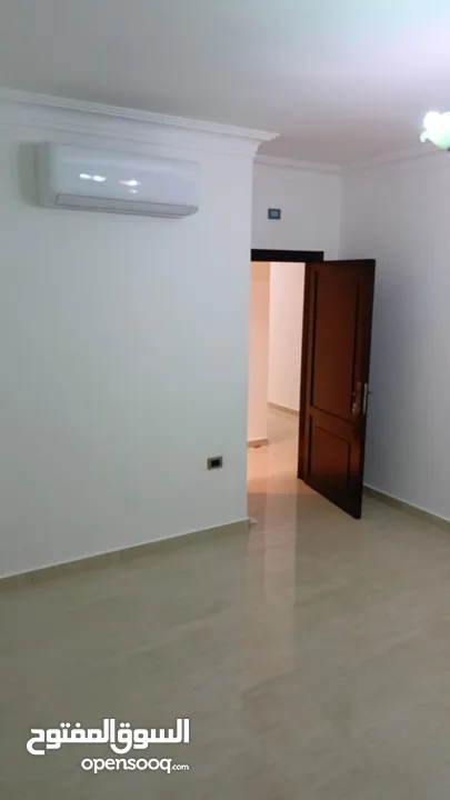 عرض حصرررري ـ ضاحيه النخيل ـ شقه فارغه للايجار لم تسكن بعد التجديد سوبر ديلوكس  190 متر +
