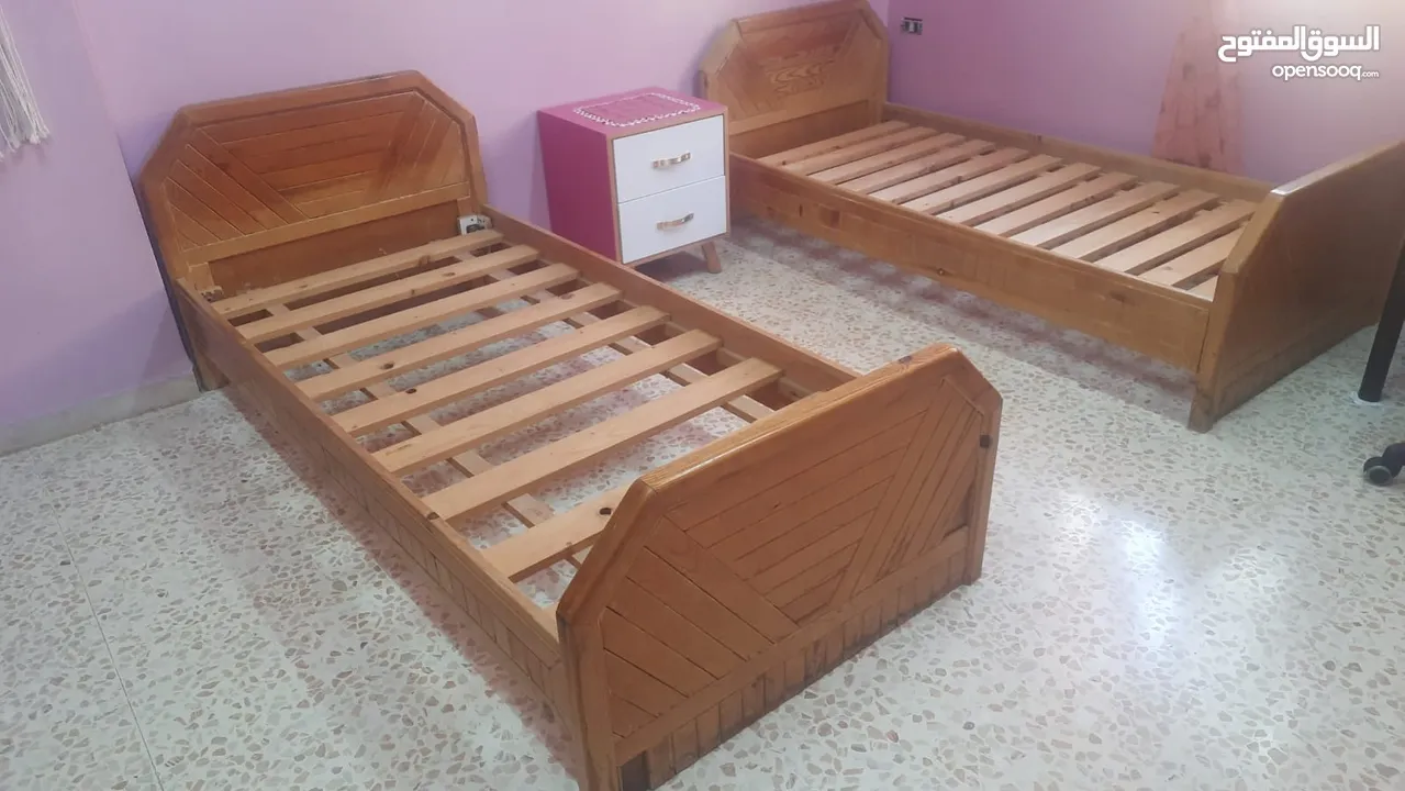 تخت مفرد عدد 2 مع كومدينة لبيع