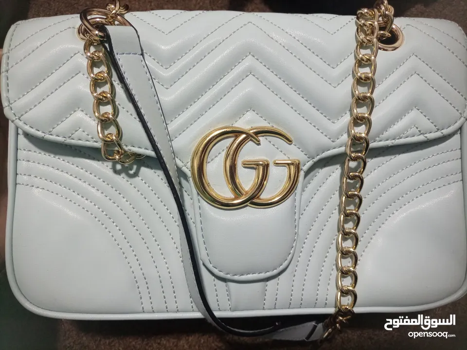 GG MARMONT SMALL SHOULDER BAG  حقيبة كتف جي جي مارمونت صغيرة .