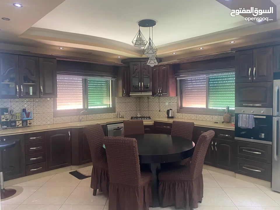 شقة مميزة بإطلالة رائعة سوبر ديلوكس على الشارع الرئيسي. منطقة خلة قيس قريبة جدا على بيت جالا ...