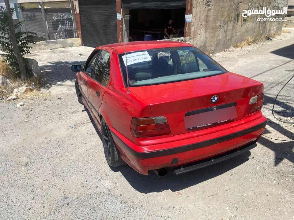 بي ام دبليو 318 وطواط