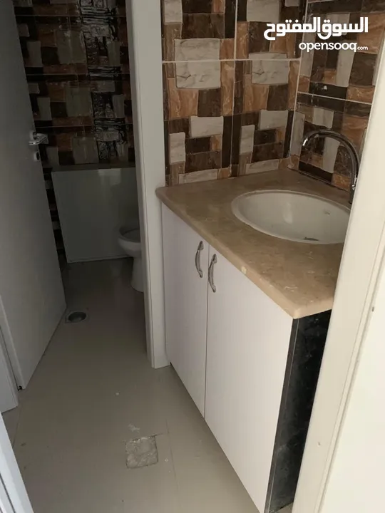 مكتبين جنب بعض 61 و 53 منر