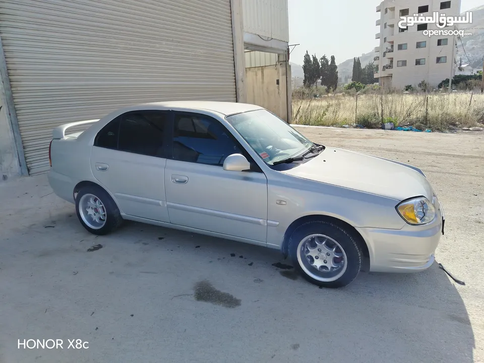هيونداي فيرنا 2002 مع جنط مغنيسيوم