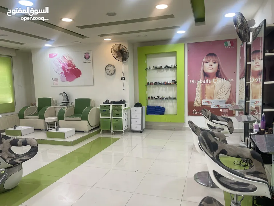 صالون سيدات للبيع مقابل جامعة الاميرة سمية وبالقرب من الجامعة الأردنية