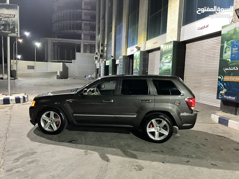 جيب شيروكي همي 5700 v8 موديل 2005