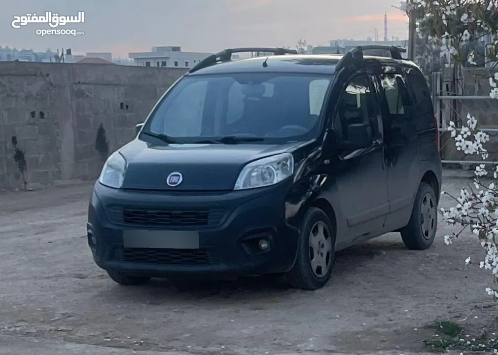فيات كيوبو للبيع موديل 2018 ، لون أسود ، جير عادي ، العداد 110,000 كم ، السيارة بحالة ممتازة جداّ.