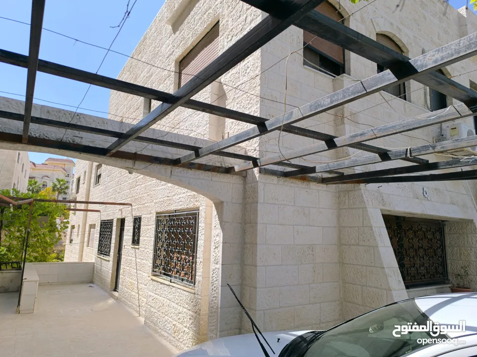 عقار سكني مميز للبيع في عمان الغربية الچاردنز قريب من كل الخدمات مع إطلالة بوجهتين