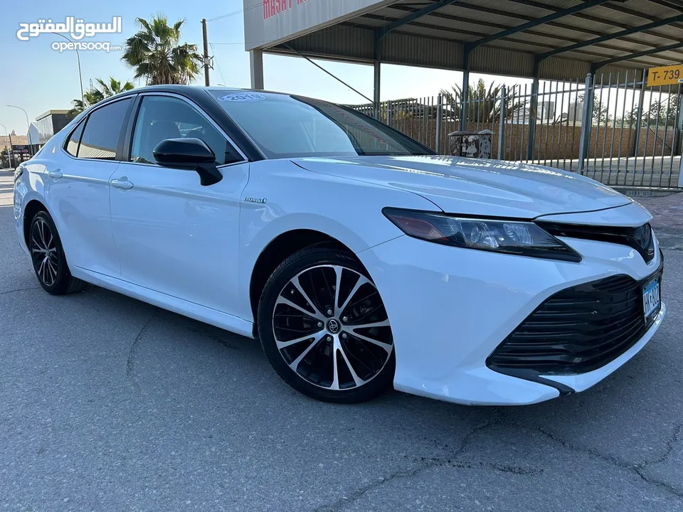 TOYOTA Camry Hybrid SE Lithium