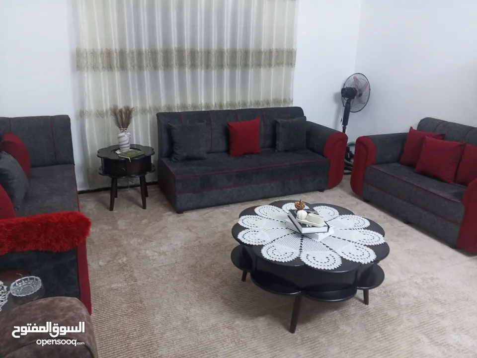 طقمين كنب مع طاوله